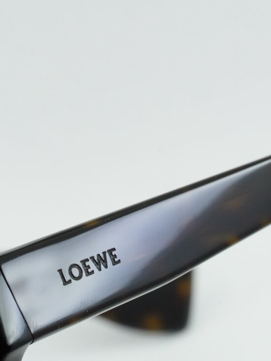 Loewe LW40012F 52F Shield Sunglasses – Dark Havana \\Gradient Brown main image 11